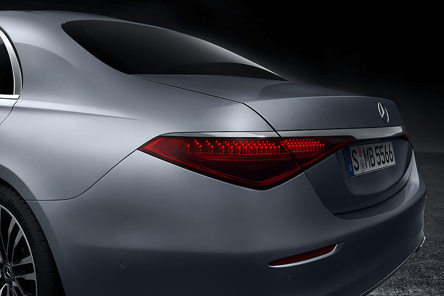 sclass-9 都說是科技旗艦了,所以外型當然不是改款重點。