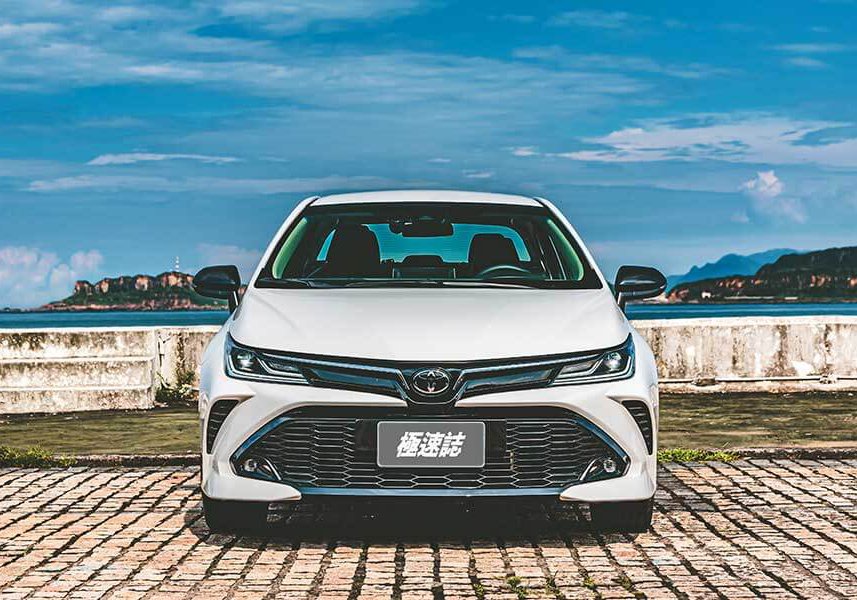 sportsedan-1 有人戲稱Sedan為砂彈(鋼砲的反義詞),不過這次我們著眼的點不在於說文解字,而是那位可以給你最高的樂趣指數……。