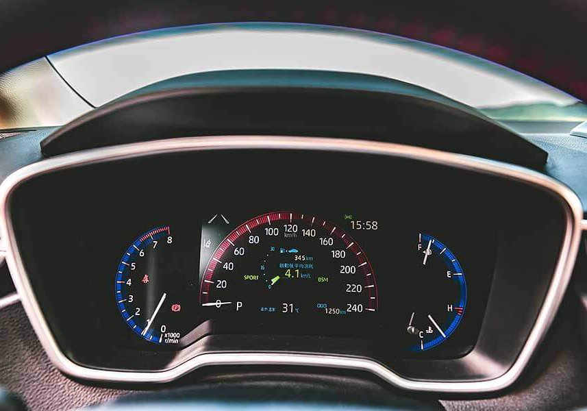 sportsedan-11 有人戲稱Sedan為砂彈(鋼砲的反義詞),不過這次我們著眼的點不在於說文解字,而是那位可以給你最高的樂趣指數……。