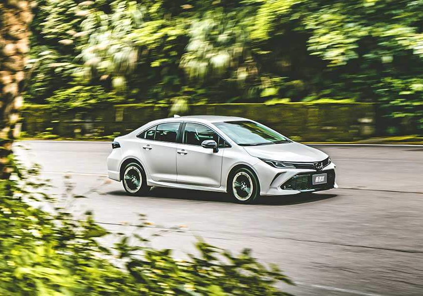 sportsedan-17 有人戲稱Sedan為砂彈(鋼砲的反義詞),不過這次我們著眼的點不在於說文解字,而是那位可以給你最高的樂趣指數……。