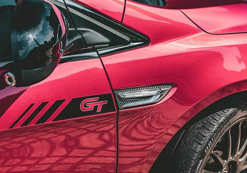 sportsedan-28 有人戲稱Sedan為砂彈(鋼砲的反義詞),不過這次我們著眼的點不在於說文解字,而是那位可以給你最高的樂趣指數……。