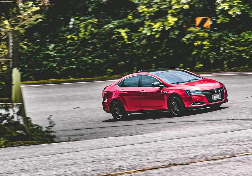 sportsedan-40 有人戲稱Sedan為砂彈(鋼砲的反義詞),不過這次我們著眼的點不在於說文解字,而是那位可以給你最高的樂趣指數……。