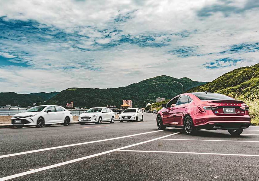 sportsedan-46 有人戲稱Sedan為砂彈(鋼砲的反義詞),不過這次我們著眼的點不在於說文解字,而是那位可以給你最高的樂趣指數……。