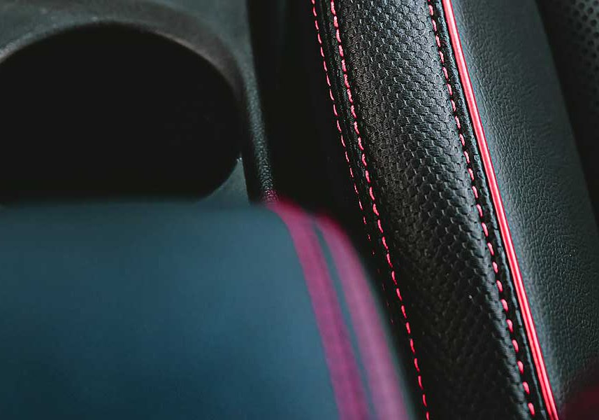 sportsedan-53 有人戲稱Sedan為砂彈(鋼砲的反義詞),不過這次我們著眼的點不在於說文解字,而是那位可以給你最高的樂趣指數……。