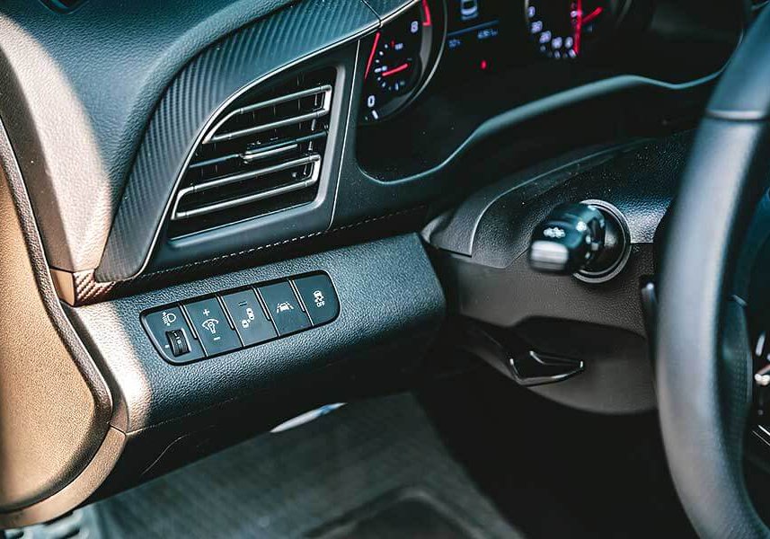 sportsedan-54 有人戲稱Sedan為砂彈(鋼砲的反義詞),不過這次我們著眼的點不在於說文解字,而是那位可以給你最高的樂趣指數……。