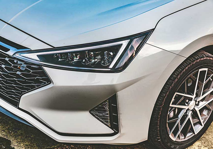 sportsedan-56 有人戲稱Sedan為砂彈(鋼砲的反義詞),不過這次我們著眼的點不在於說文解字,而是那位可以給你最高的樂趣指數……。