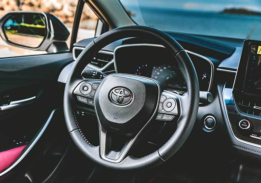 sportsedan-9 有人戲稱Sedan為砂彈(鋼砲的反義詞),不過這次我們著眼的點不在於說文解字,而是那位可以給你最高的樂趣指數……。