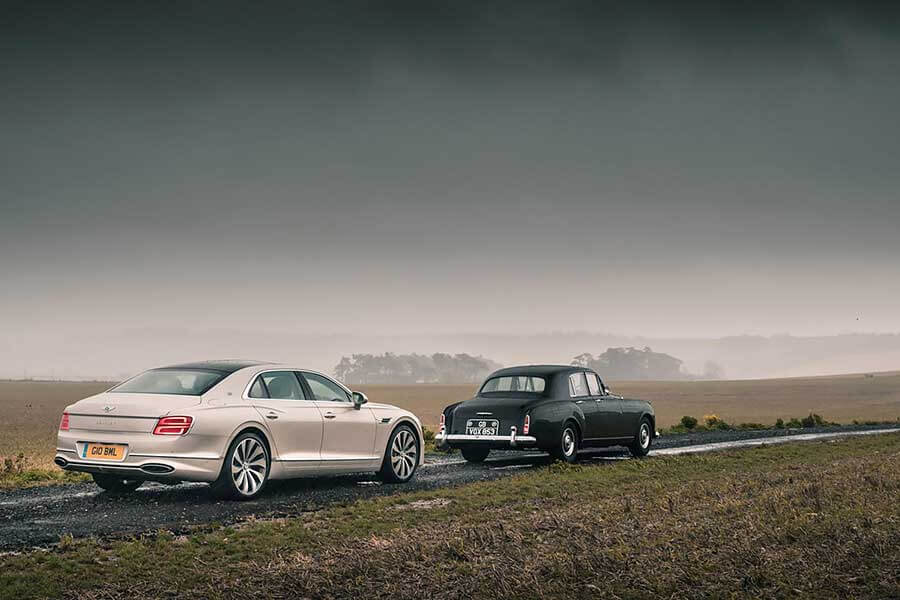 在賓利新舊兩代豪華大駁船上消磨一些品質時光。