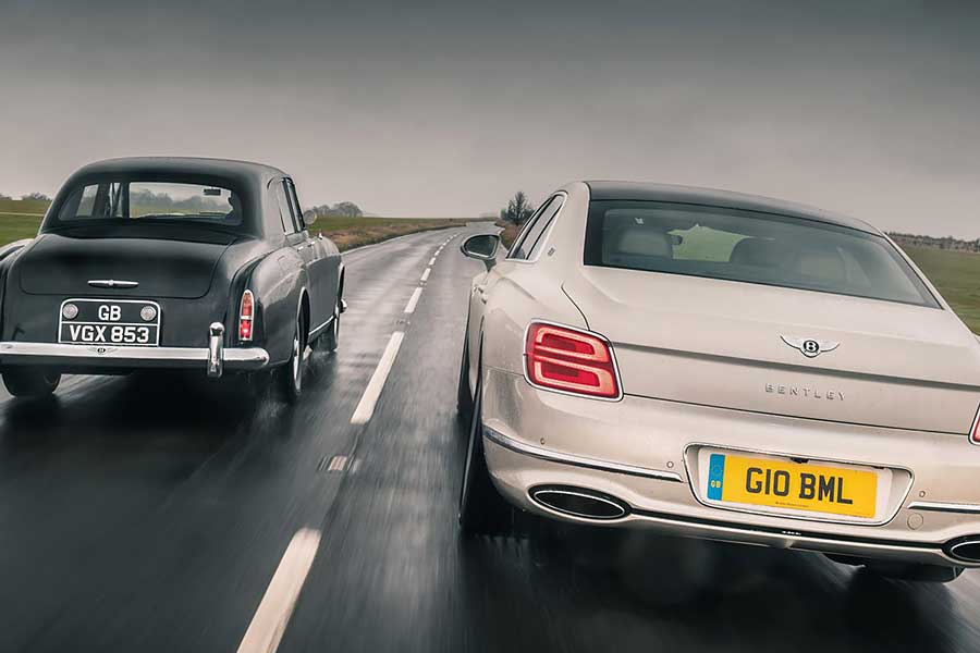 在賓利新舊兩代豪華大駁船上消磨一些品質時光。