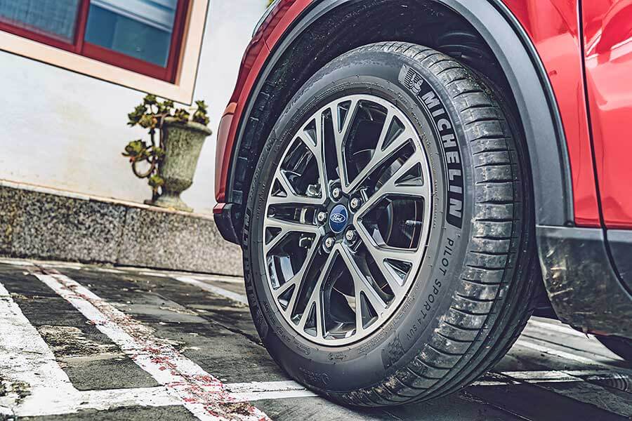 dailypower-12 潛力很玄妙,例如在菜市場抱著兩個孫子還可以伸手掏錢拿菜同時多討兩把蔥一包蒜,一轉頭再跟隔壁鄰居吵架當閒聊的祖父母,平凡卻身懷絕技。