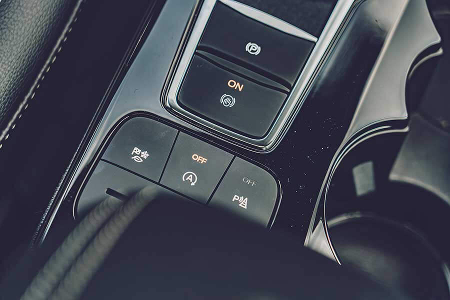 dailypower-15 潛力很玄妙,例如在菜市場抱著兩個孫子還可以伸手掏錢拿菜同時多討兩把蔥一包蒜,一轉頭再跟隔壁鄰居吵架當閒聊的祖父母,平凡卻身懷絕技。