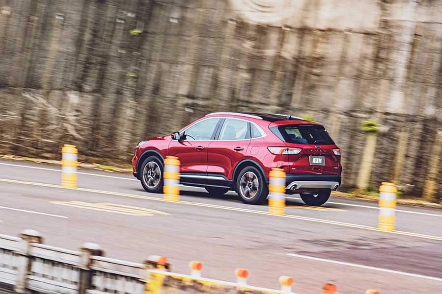 dailypower-20 潛力很玄妙,例如在菜市場抱著兩個孫子還可以伸手掏錢拿菜同時多討兩把蔥一包蒜,一轉頭再跟隔壁鄰居吵架當閒聊的祖父母,平凡卻身懷絕技。