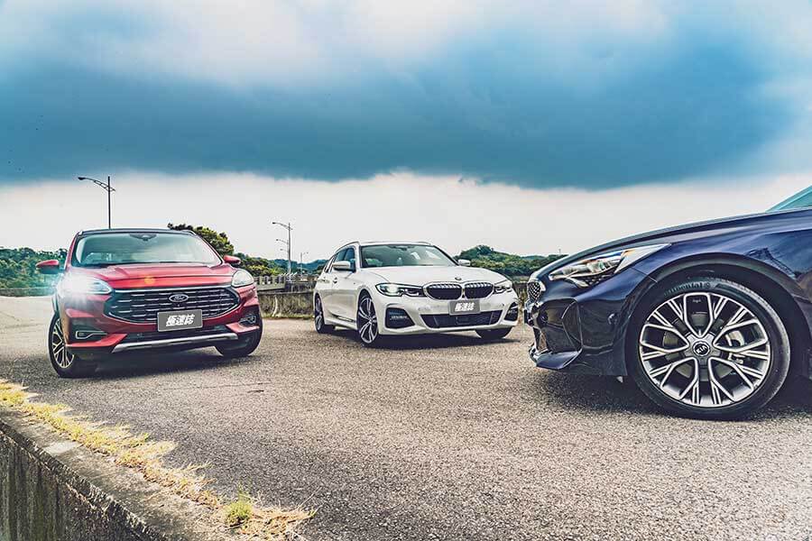 潛力很玄妙,例如在菜市場抱著兩個孫子還可以伸手掏錢拿菜同時多討兩把蔥一包蒜,一轉頭再跟隔壁鄰居吵架當閒聊的祖父母,平凡卻身懷絕技。