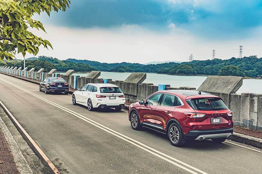 dailypower-24 潛力很玄妙,例如在菜市場抱著兩個孫子還可以伸手掏錢拿菜同時多討兩把蔥一包蒜,一轉頭再跟隔壁鄰居吵架當閒聊的祖父母,平凡卻身懷絕技。