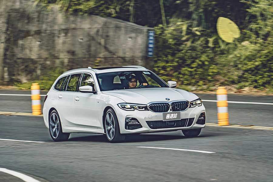 潛力很玄妙,例如在菜市場抱著兩個孫子還可以伸手掏錢拿菜同時多討兩把蔥一包蒜,一轉頭再跟隔壁鄰居吵架當閒聊的祖父母,平凡卻身懷絕技。