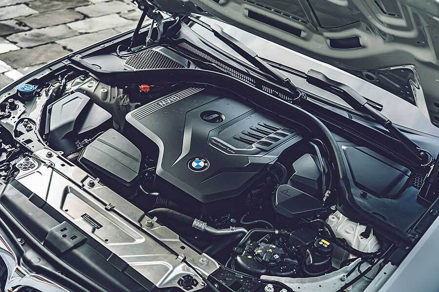 潛力很玄妙,例如在菜市場抱著兩個孫子還可以伸手掏錢拿菜同時多討兩把蔥一包蒜,一轉頭再跟隔壁鄰居吵架當閒聊的祖父母,平凡卻身懷絕技。