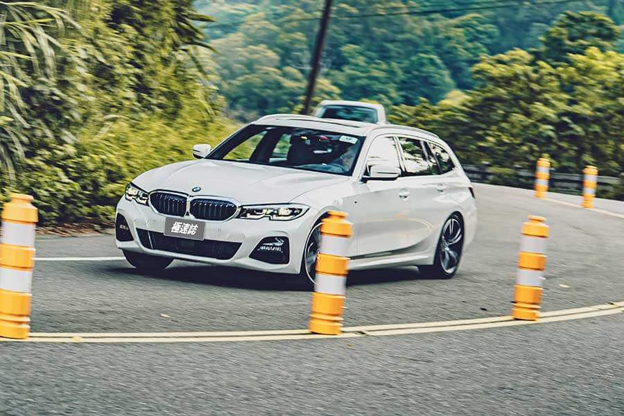 dailypower-35 潛力很玄妙,例如在菜市場抱著兩個孫子還可以伸手掏錢拿菜同時多討兩把蔥一包蒜,一轉頭再跟隔壁鄰居吵架當閒聊的祖父母,平凡卻身懷絕技。