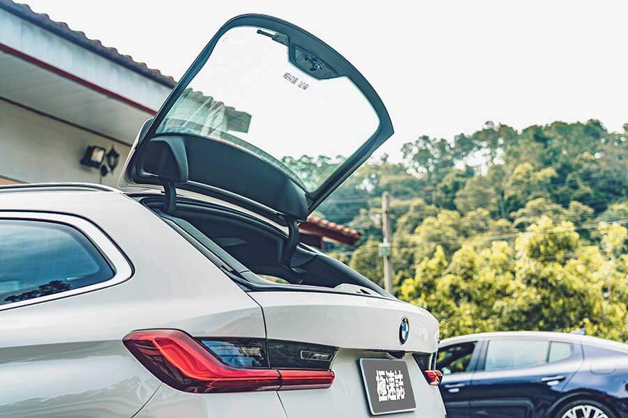 dailypower-38 潛力很玄妙,例如在菜市場抱著兩個孫子還可以伸手掏錢拿菜同時多討兩把蔥一包蒜,一轉頭再跟隔壁鄰居吵架當閒聊的祖父母,平凡卻身懷絕技。