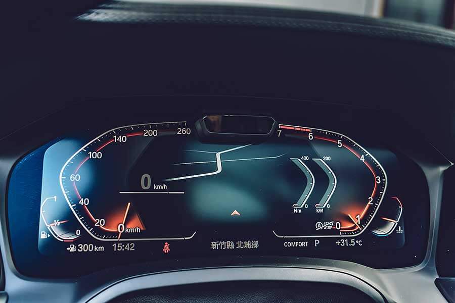 dailypower-46 潛力很玄妙,例如在菜市場抱著兩個孫子還可以伸手掏錢拿菜同時多討兩把蔥一包蒜,一轉頭再跟隔壁鄰居吵架當閒聊的祖父母,平凡卻身懷絕技。