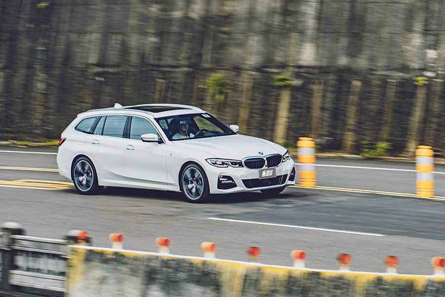 dailypower-47 潛力很玄妙,例如在菜市場抱著兩個孫子還可以伸手掏錢拿菜同時多討兩把蔥一包蒜,一轉頭再跟隔壁鄰居吵架當閒聊的祖父母,平凡卻身懷絕技。