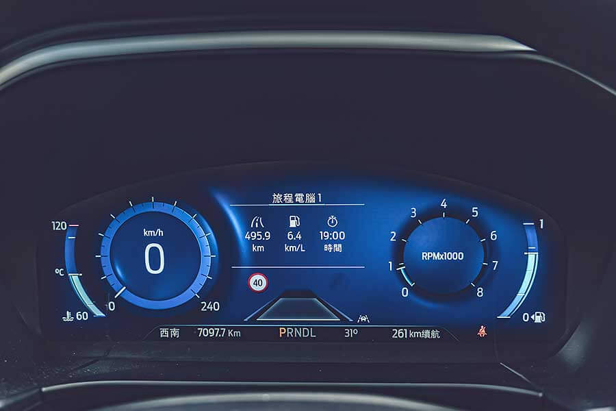 dailypower-5 潛力很玄妙,例如在菜市場抱著兩個孫子還可以伸手掏錢拿菜同時多討兩把蔥一包蒜,一轉頭再跟隔壁鄰居吵架當閒聊的祖父母,平凡卻身懷絕技。