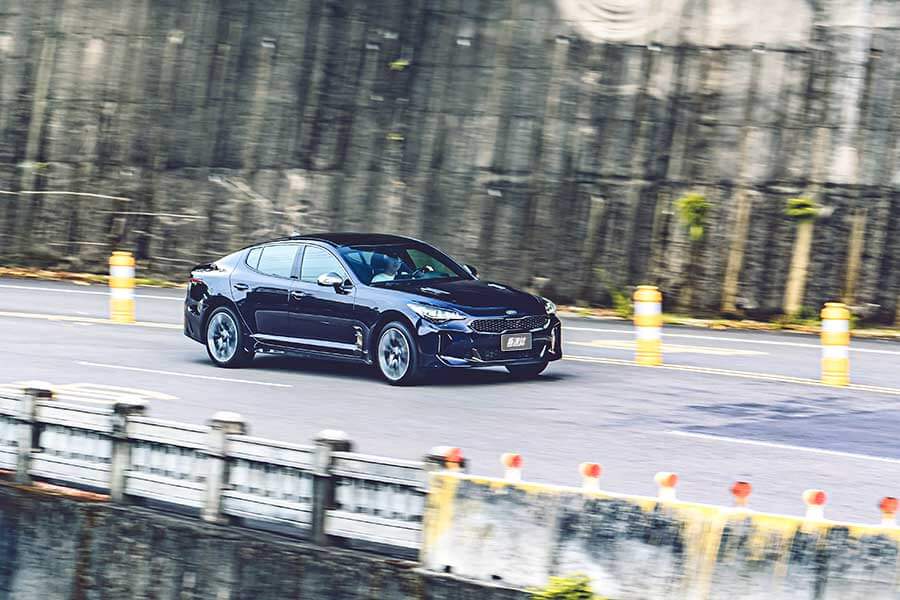 dailypower-51 潛力很玄妙,例如在菜市場抱著兩個孫子還可以伸手掏錢拿菜同時多討兩把蔥一包蒜,一轉頭再跟隔壁鄰居吵架當閒聊的祖父母,平凡卻身懷絕技。