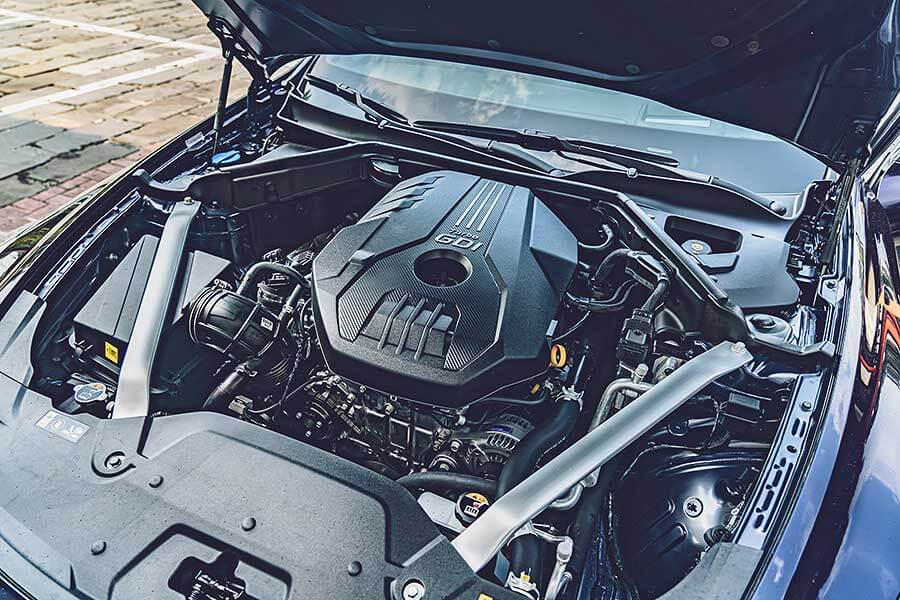 潛力很玄妙,例如在菜市場抱著兩個孫子還可以伸手掏錢拿菜同時多討兩把蔥一包蒜,一轉頭再跟隔壁鄰居吵架當閒聊的祖父母,平凡卻身懷絕技。