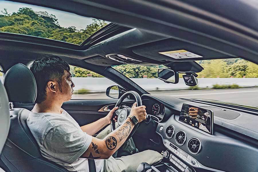 dailypower-60 潛力很玄妙,例如在菜市場抱著兩個孫子還可以伸手掏錢拿菜同時多討兩把蔥一包蒜,一轉頭再跟隔壁鄰居吵架當閒聊的祖父母,平凡卻身懷絕技。