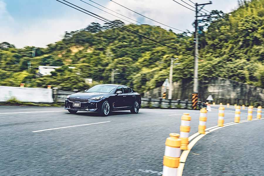 dailypower-69 潛力很玄妙,例如在菜市場抱著兩個孫子還可以伸手掏錢拿菜同時多討兩把蔥一包蒜,一轉頭再跟隔壁鄰居吵架當閒聊的祖父母,平凡卻身懷絕技。