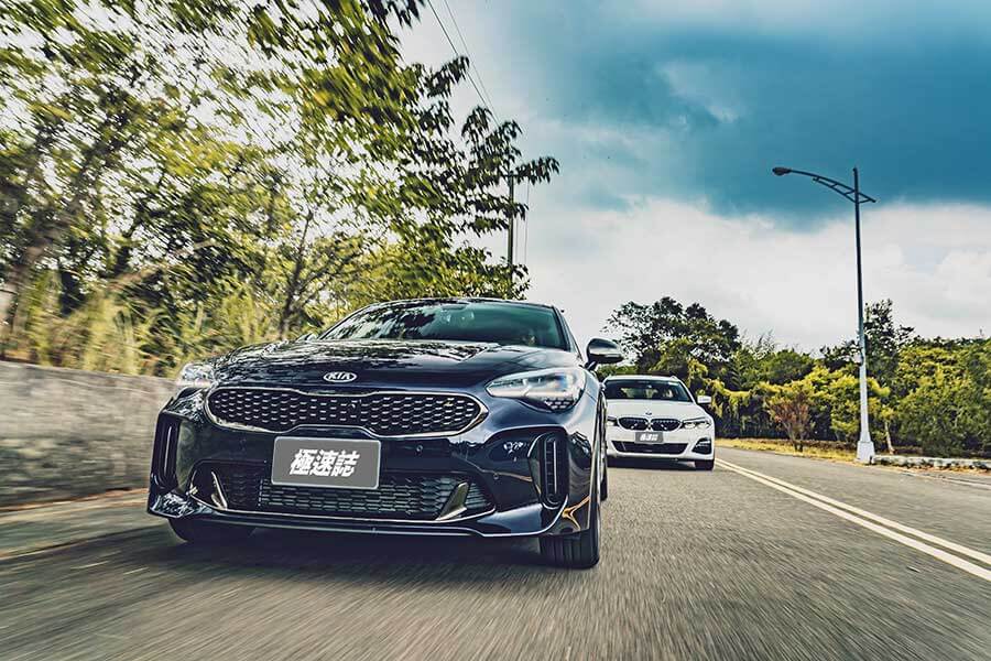 潛力很玄妙,例如在菜市場抱著兩個孫子還可以伸手掏錢拿菜同時多討兩把蔥一包蒜,一轉頭再跟隔壁鄰居吵架當閒聊的祖父母,平凡卻身懷絕技。