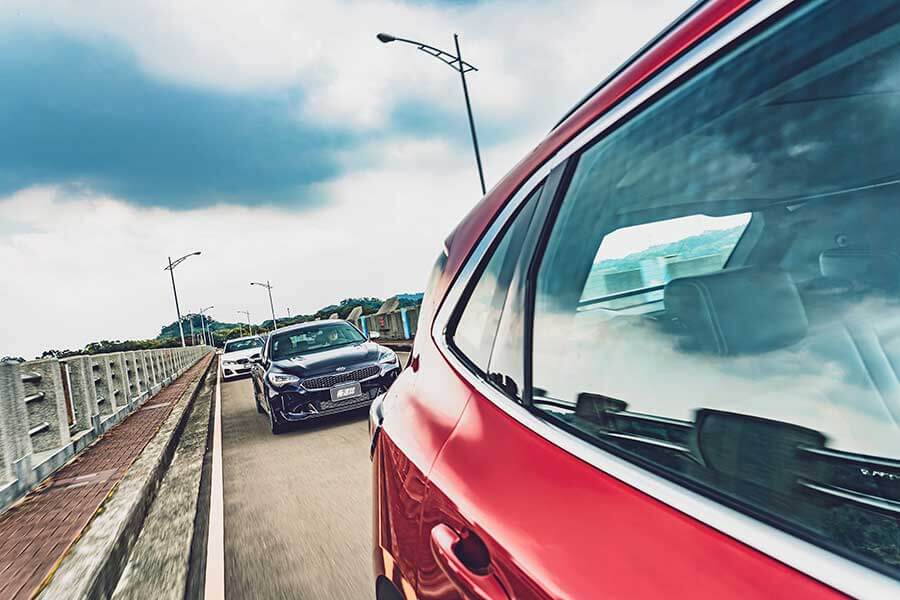 dailypower-91 潛力很玄妙,例如在菜市場抱著兩個孫子還可以伸手掏錢拿菜同時多討兩把蔥一包蒜,一轉頭再跟隔壁鄰居吵架當閒聊的祖父母,平凡卻身懷絕技。