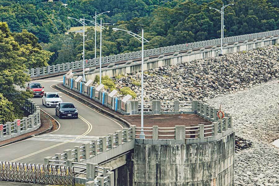 dailypower-94 潛力很玄妙,例如在菜市場抱著兩個孫子還可以伸手掏錢拿菜同時多討兩把蔥一包蒜,一轉頭再跟隔壁鄰居吵架當閒聊的祖父母,平凡卻身懷絕技。