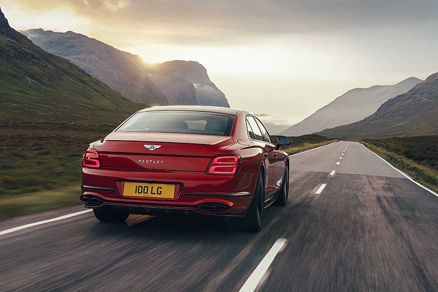 大老闆剛換新車,司機的臉馬上就綠了。