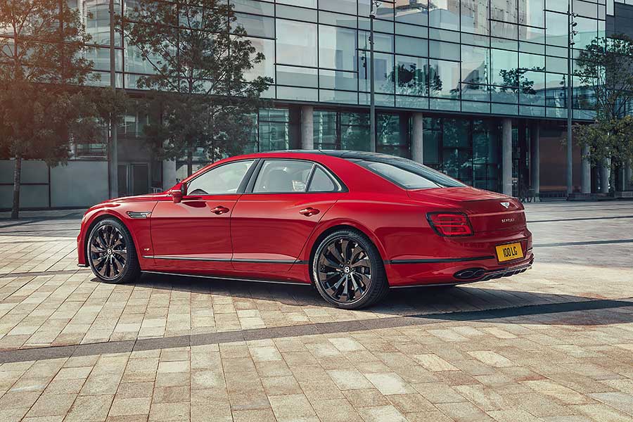 flyingspurv8-3 大老闆剛換新車,司機的臉馬上就綠了。