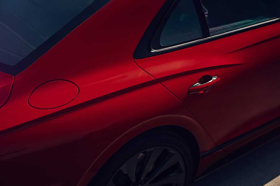 flyingspurv8-8 大老闆剛換新車,司機的臉馬上就綠了。