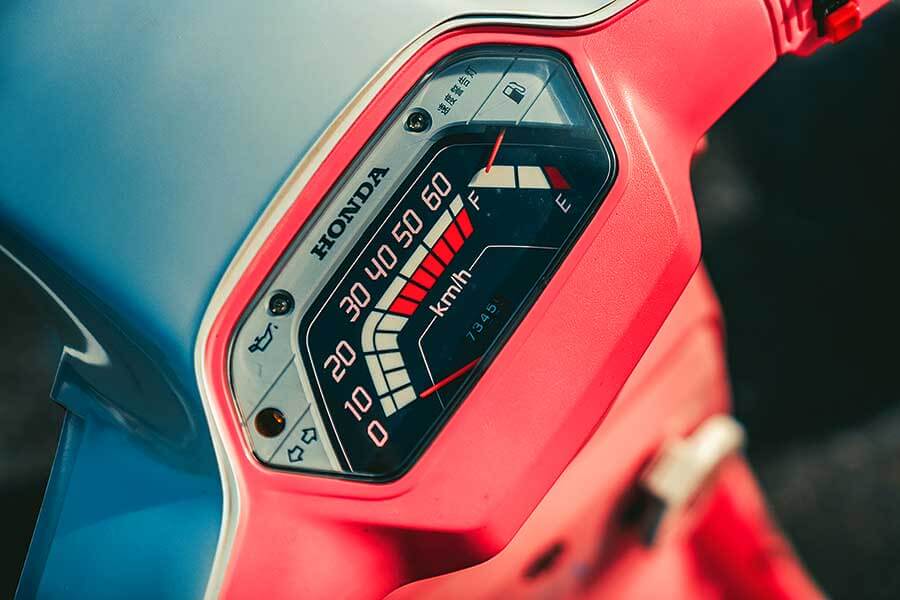 速可達,又稱小綿羊。一款青春期學習駕照持有人、暴走快遞司機以及人到中年還留著時髦髮型男士必選的戰車。