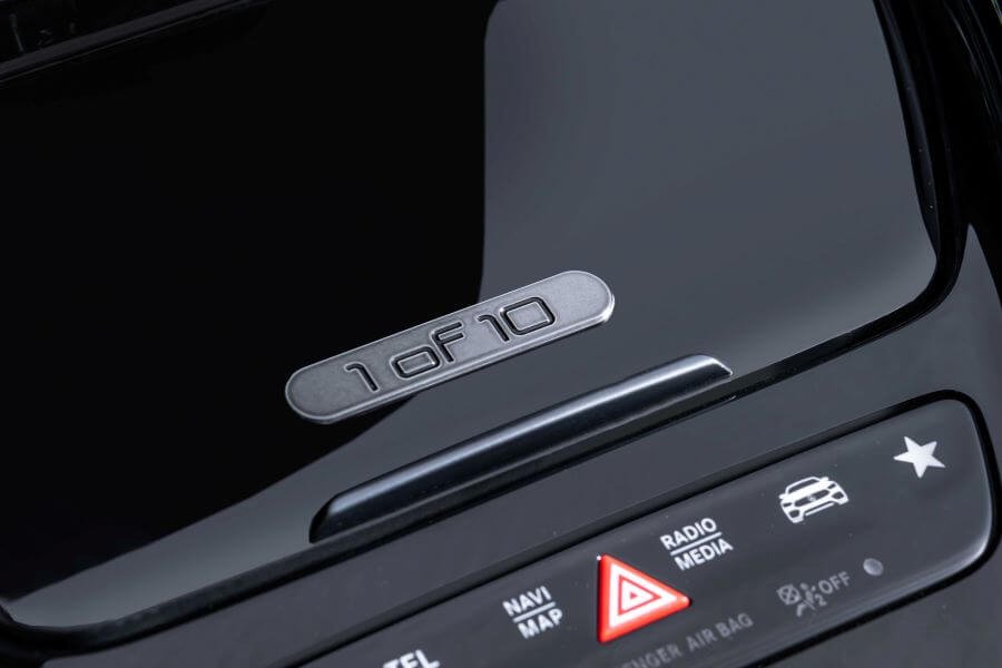 https___media.brabus.com__Resources_Persistent_0_4_8_9_04897cd42ad8d0abf0e271112a1d2561961aaa93_BRABUSRocket900grey-34