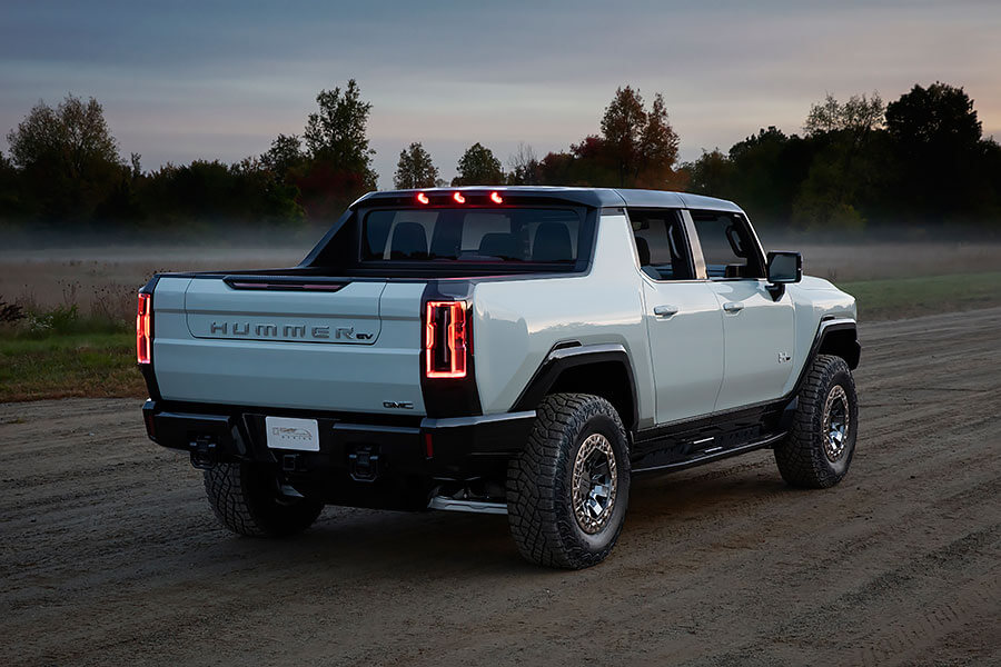 消聲匿跡了整整十年,重新歸來的悍馬更時尚、更安靜,也更加強大。