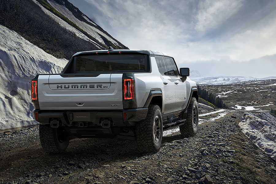 消聲匿跡了整整十年,重新歸來的悍馬更時尚、更安靜,也更加強大。