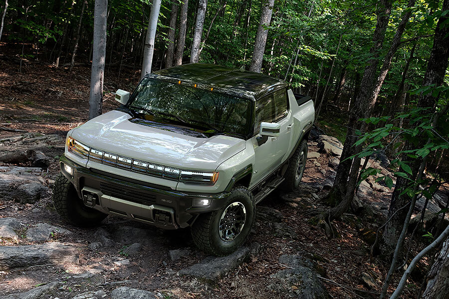 消聲匿跡了整整十年,重新歸來的悍馬更時尚、更安靜,也更加強大。