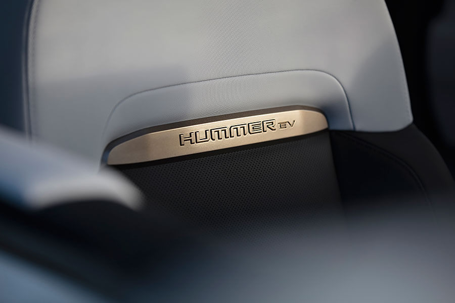 hummerev-6 消聲匿跡了整整十年,重新歸來的悍馬更時尚、更安靜,也更加強大。