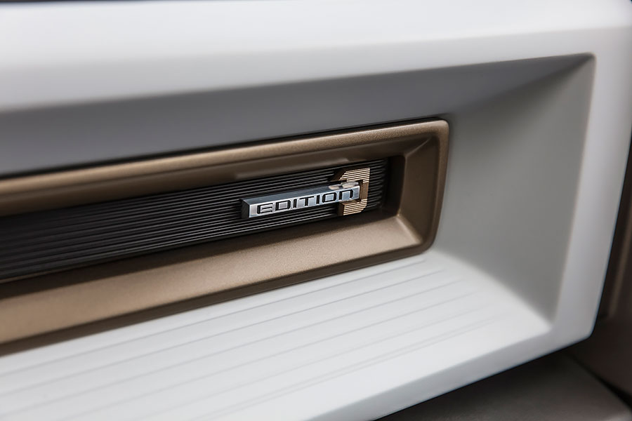 消聲匿跡了整整十年,重新歸來的悍馬更時尚、更安靜,也更加強大。