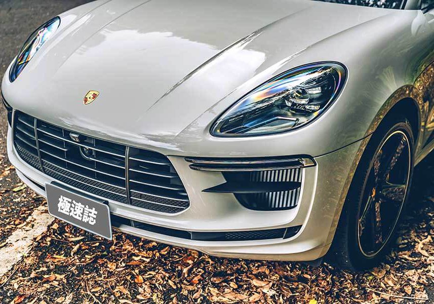 macanturbo-12 對它的迷戀早超過Cayenne太多太多了,緊湊的體態看來繷纖合度又少了Cayenne散發出來的呆鵝樣,Macan儼然就是一部經過廠方細琢過的產物。