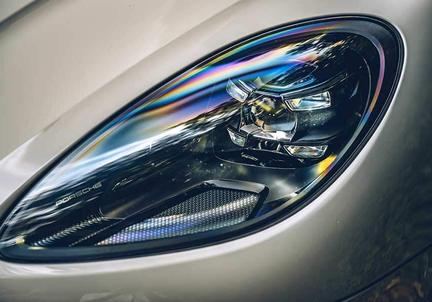 macanturbo-14 對它的迷戀早超過Cayenne太多太多了,緊湊的體態看來繷纖合度又少了Cayenne散發出來的呆鵝樣,Macan儼然就是一部經過廠方細琢過的產物。