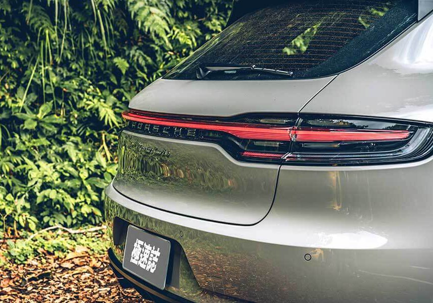 macanturbo-16 對它的迷戀早超過Cayenne太多太多了,緊湊的體態看來繷纖合度又少了Cayenne散發出來的呆鵝樣,Macan儼然就是一部經過廠方細琢過的產物。