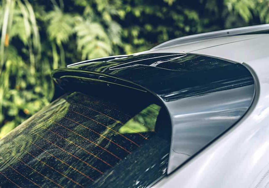 macanturbo-17 對它的迷戀早超過Cayenne太多太多了,緊湊的體態看來繷纖合度又少了Cayenne散發出來的呆鵝樣,Macan儼然就是一部經過廠方細琢過的產物。