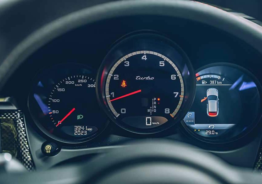 macanturbo-19 對它的迷戀早超過Cayenne太多太多了,緊湊的體態看來繷纖合度又少了Cayenne散發出來的呆鵝樣,Macan儼然就是一部經過廠方細琢過的產物。