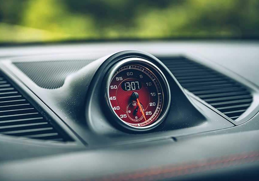 macanturbo-21 對它的迷戀早超過Cayenne太多太多了,緊湊的體態看來繷纖合度又少了Cayenne散發出來的呆鵝樣,Macan儼然就是一部經過廠方細琢過的產物。