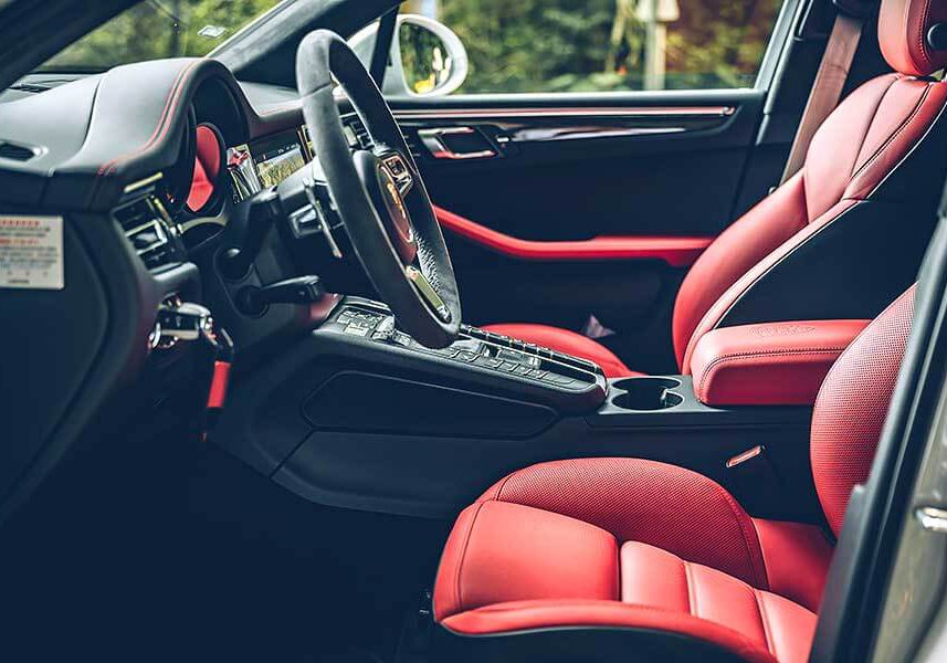 macanturbo-22 對它的迷戀早超過Cayenne太多太多了,緊湊的體態看來繷纖合度又少了Cayenne散發出來的呆鵝樣,Macan儼然就是一部經過廠方細琢過的產物。