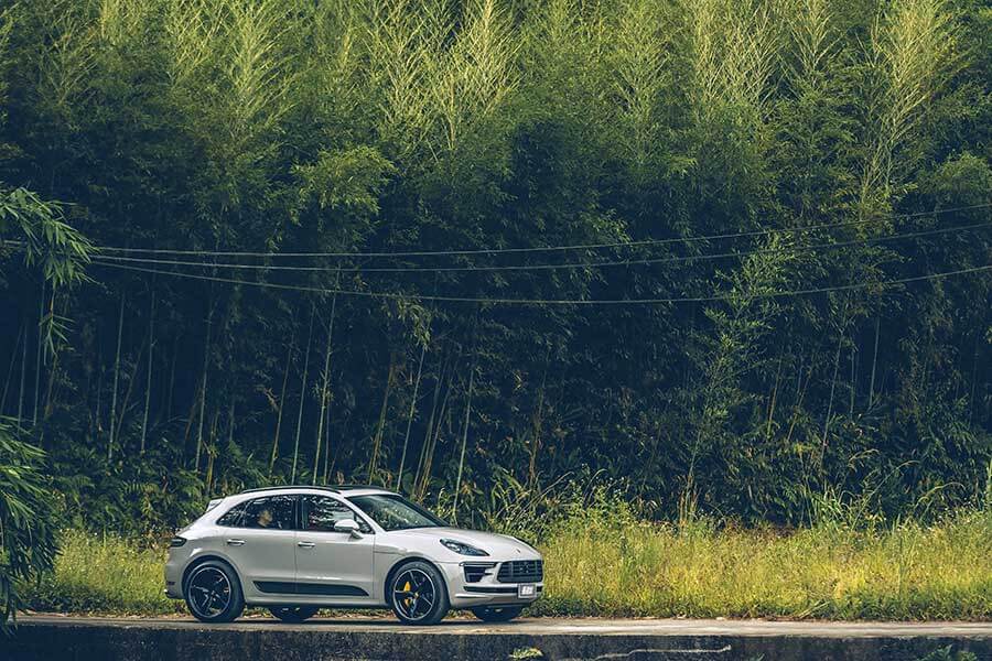 對它的迷戀早超過Cayenne太多太多了,緊湊的體態看來繷纖合度又少了Cayenne散發出來的呆鵝樣,Macan儼然就是一部經過廠方細琢過的產物。